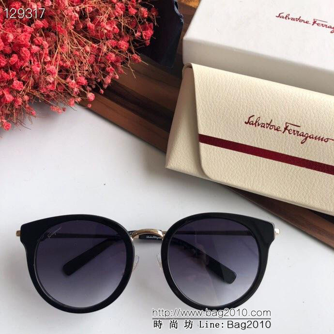 Ferragamo菲拉格慕 2019新款 百搭款 女款太陽鏡 SF899SK  lly1509